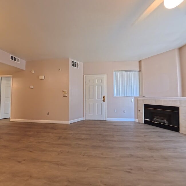 Building Photo - Next To Durango Casino | Gated Community | Laminate Floors | Community Fitness