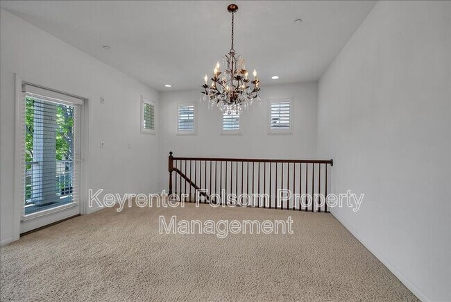 Building Photo - 2901 Esplanade Cir