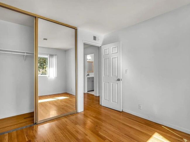 Building Photo - 246 Green Heath Pl