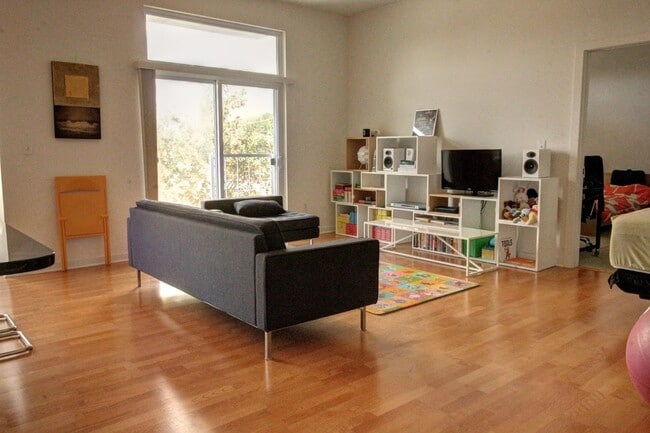 Building Photo - Gorgeous Downtown Durham 2bd/2ba Condo