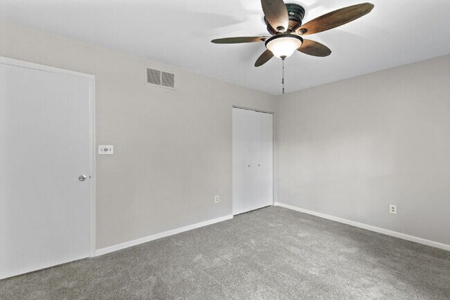 Building Photo - 7 Wood Oak Ct