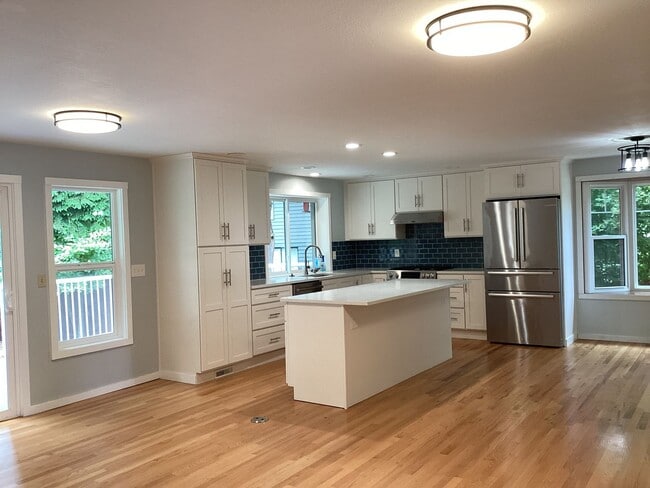 Building Photo - Charming Mukilteo Rambler in a Prime Location