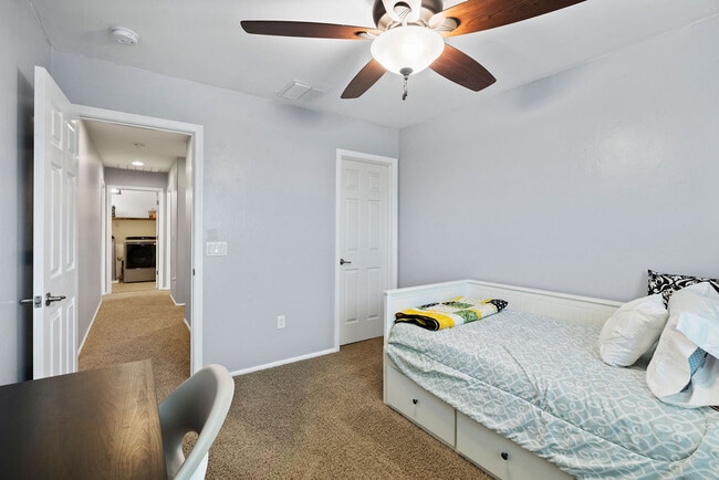 Building Photo - 11904 W Farmall Dr