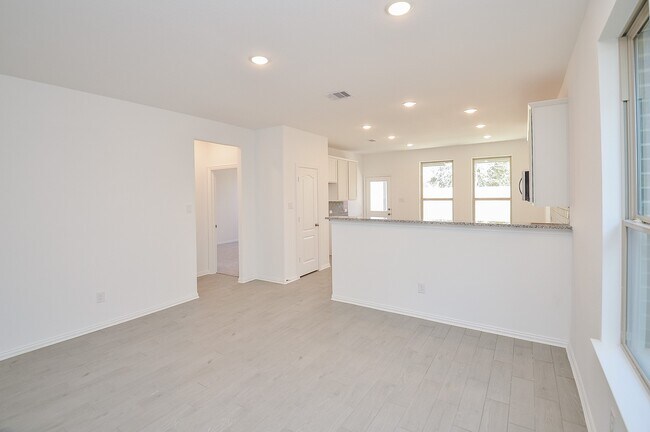 Building Photo - 7919 Royal Palm Dr