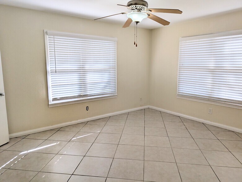 Building Photo - 1010 Indian Beach Dr