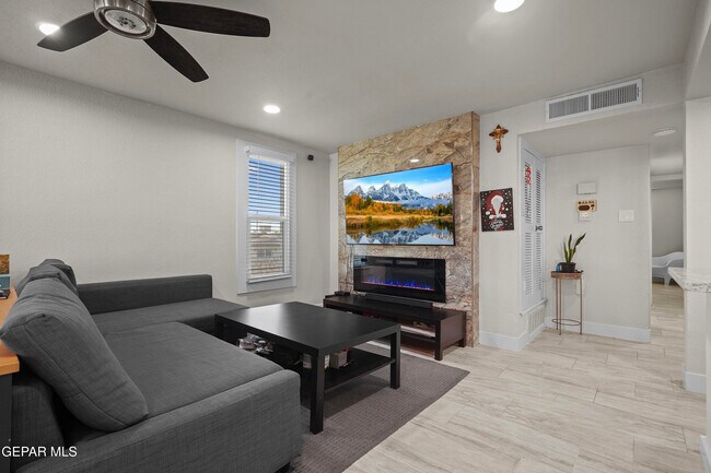 Building Photo - 10628 Springwood Dr