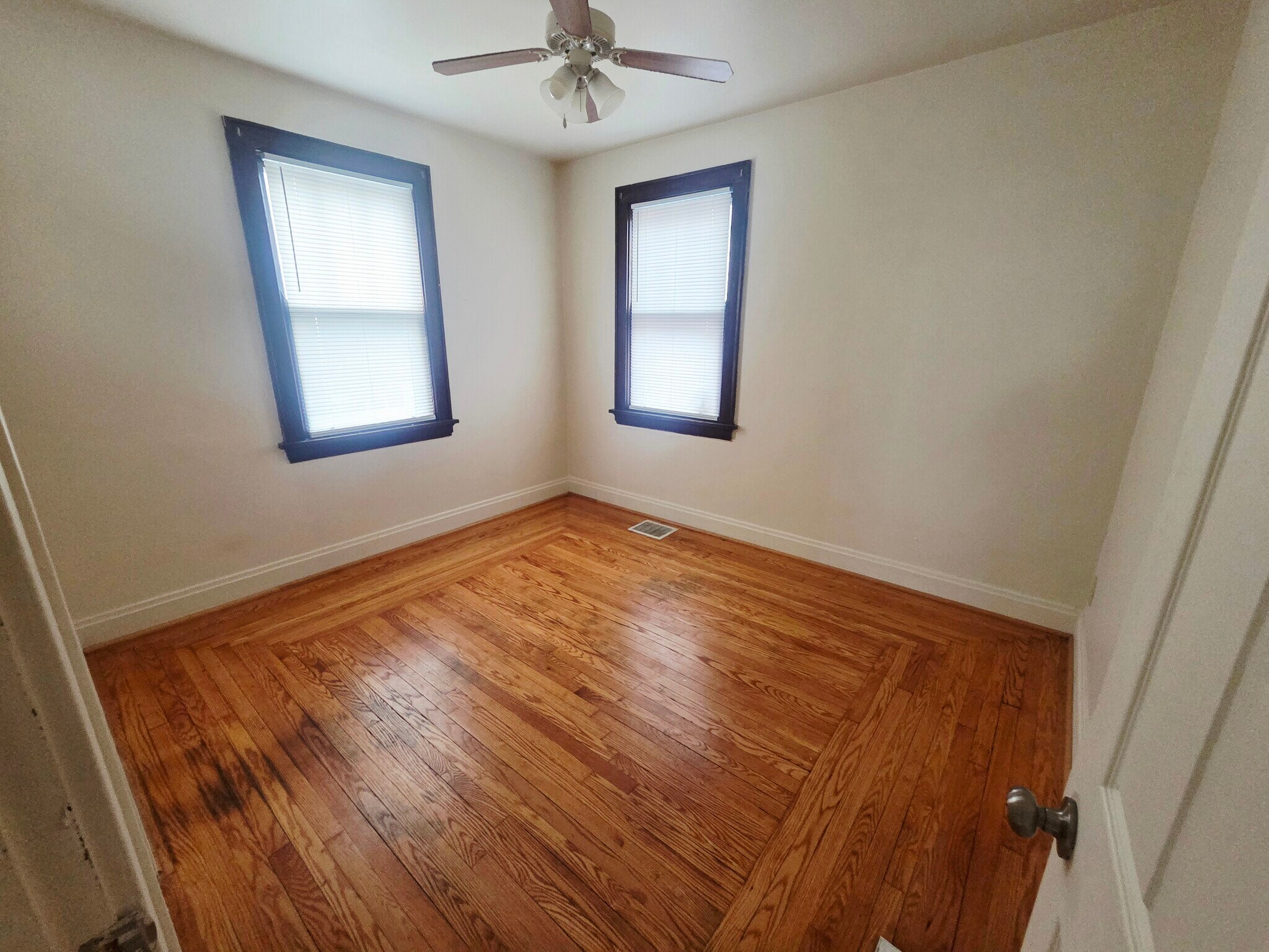 Building Photo - 3147 Evergreen Ave