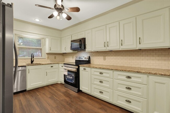 Building Photo - 3607 Highland Park Pl