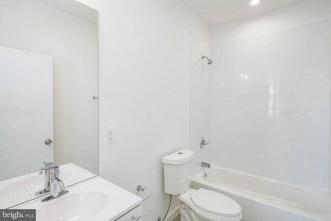 Building Photo - 1842 E Harold St