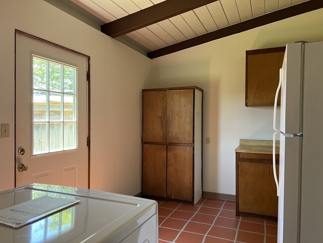 Building Photo - 1268 Fernwood Dr