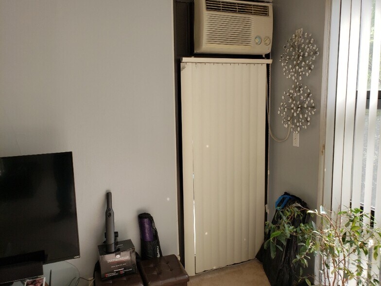 Building Photo - 2605 S Indiana Ave