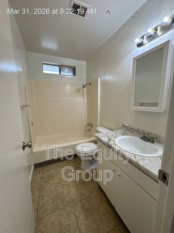 Building Photo - 527 S Garden St