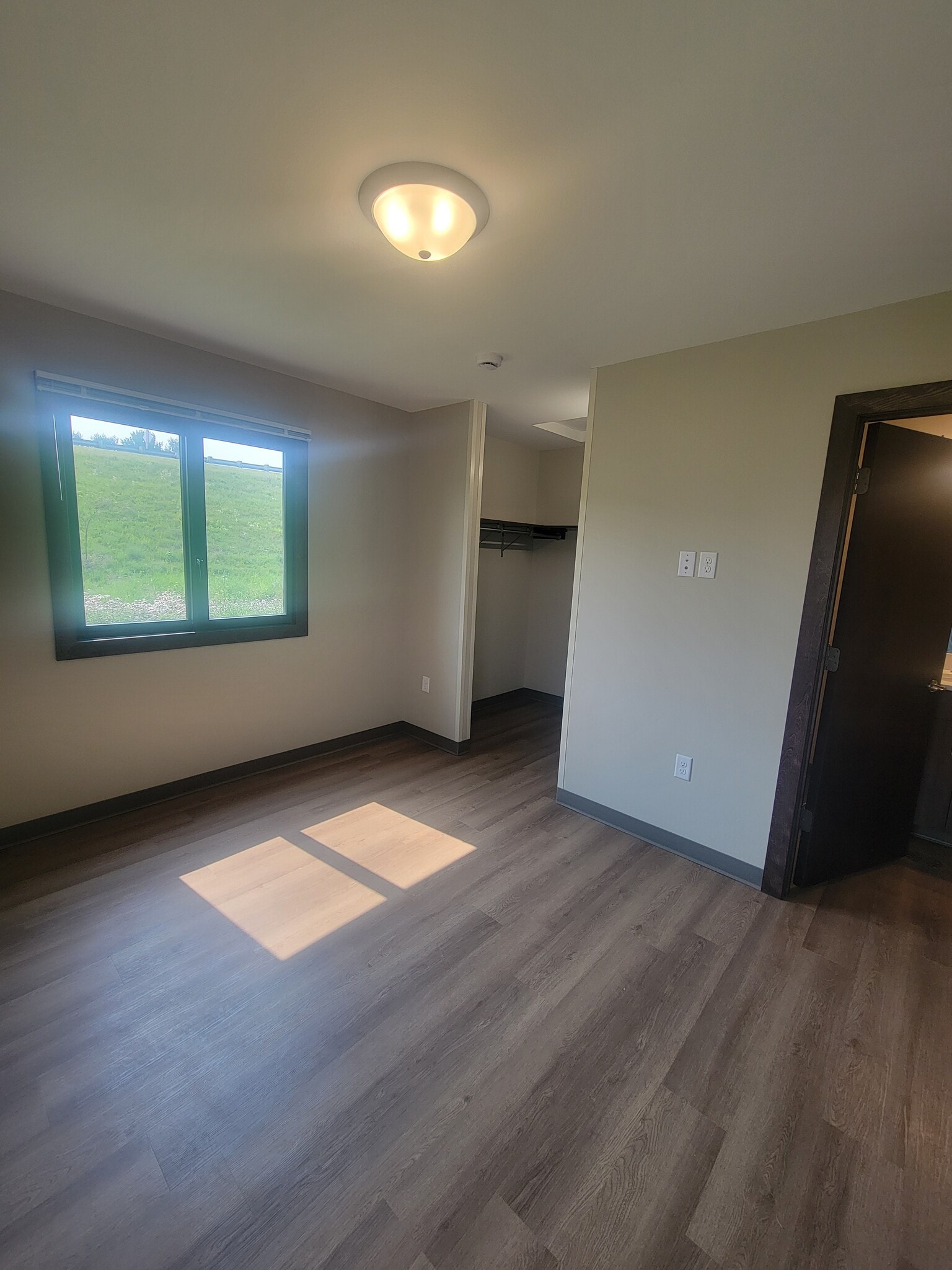 Building Photo - 145 Hope Village Way