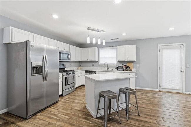 Building Photo - 345 Oxnard Cir SW