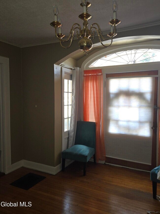 Building Photo - 318 Ridge St