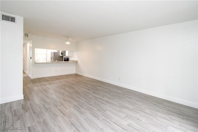 Building Photo - 2566 Kings Lake Blvd
