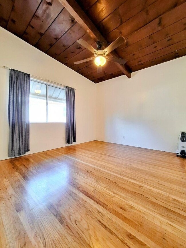 Building Photo - Cat Friendly 2bd Duplex w/Private Patio & Attached Garage