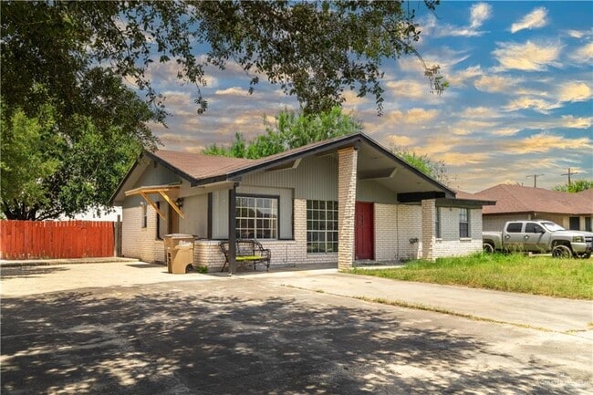 Primary Photo - 1802 Hunt Ave