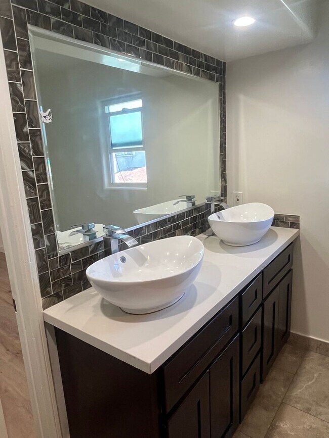 Building Photo - 134