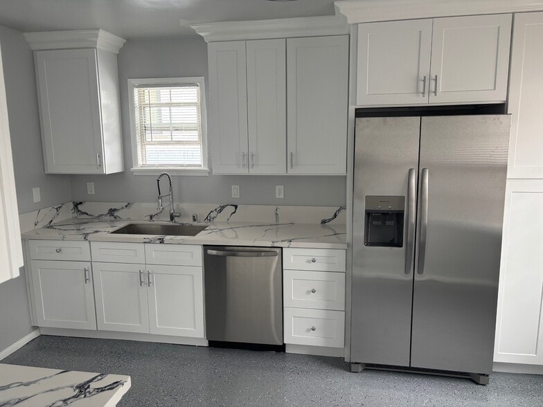 Building Photo - 111 Barney Ct