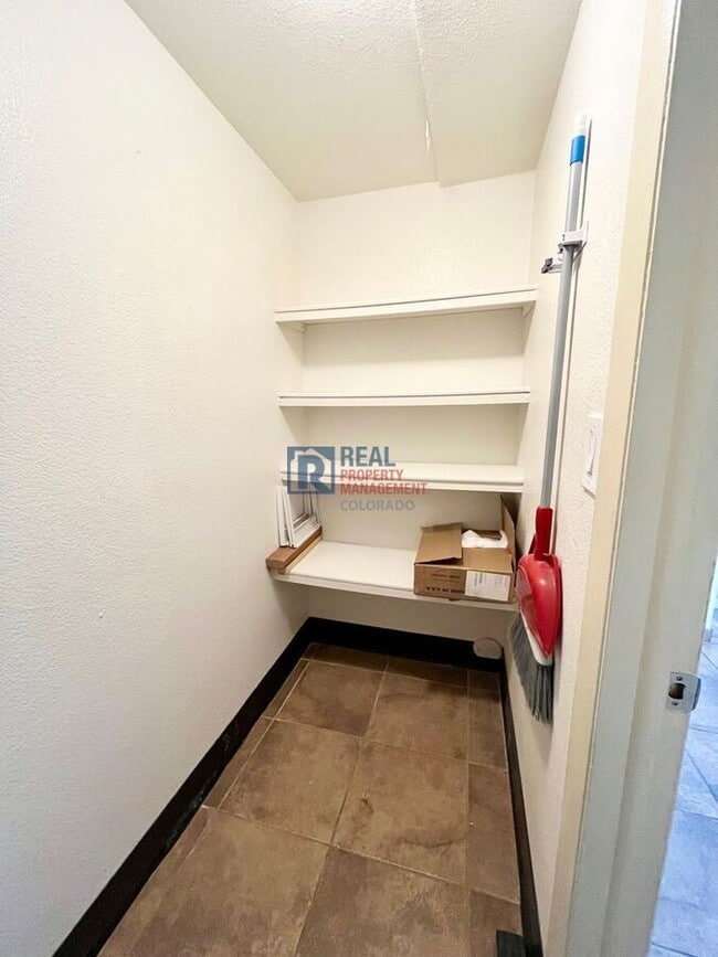 Building Photo - 2028 Friendship Pl