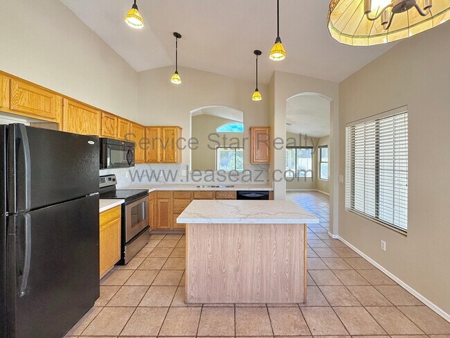 Building Photo - 2120 S Navajo Way