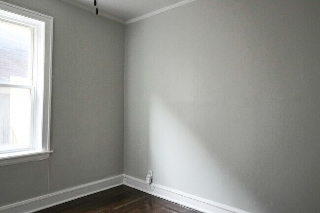 Building Photo - 6633 S Campbell Ave