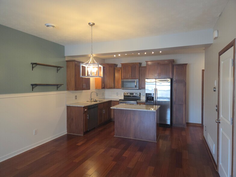 Building Photo - 12263 Xylite St NE