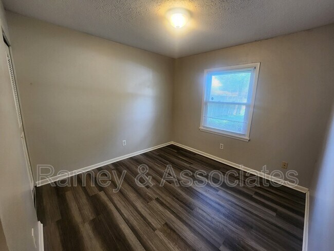 Building Photo - 5403 Bramble Ct