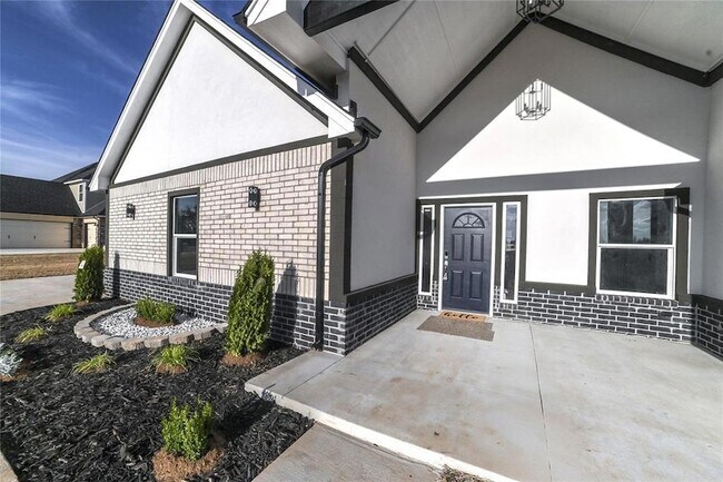 Building Photo - 4715 White Tail Ct