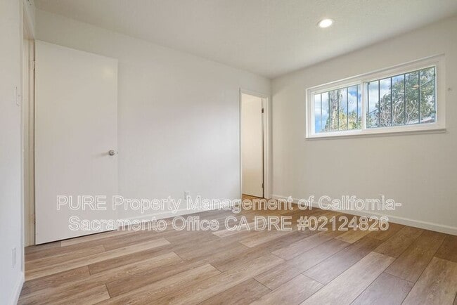 Building Photo - 2140 W La Loma Dr