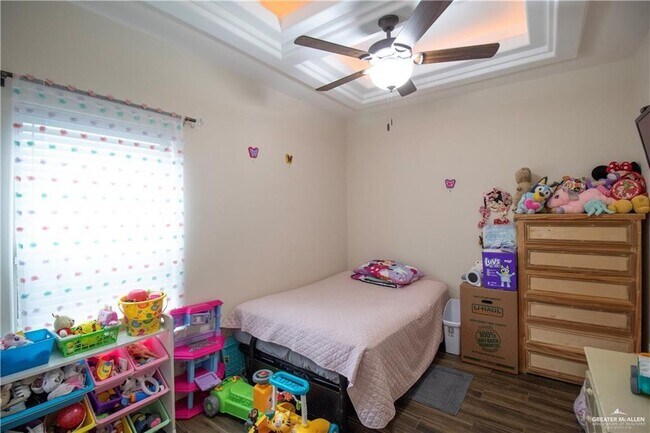 Building Photo - 16 E Imperial Oaks Dr