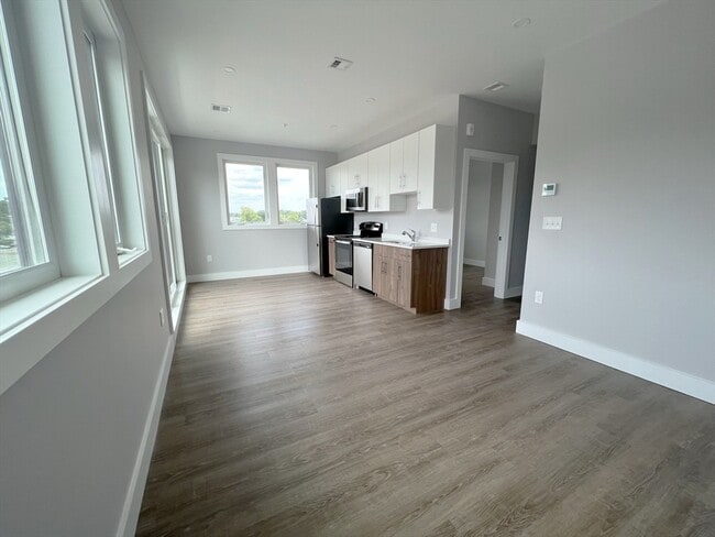 Building Photo - 80 Bridge St