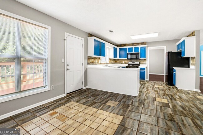 Building Photo - 690 Burnham Ridge
