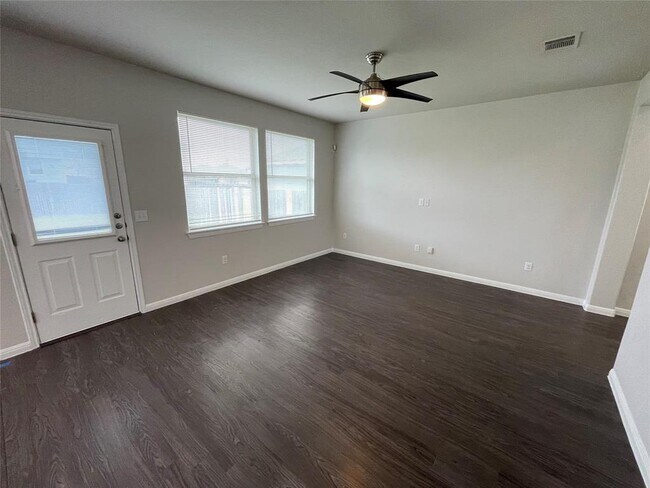 Building Photo - 221 Sambar Dr