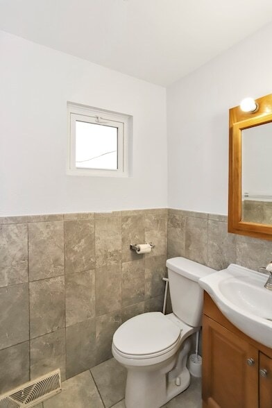 Building Photo - 4843 Elm St