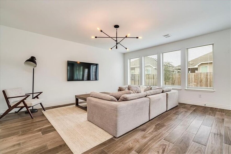 Building Photo - 101 Locklin Dr