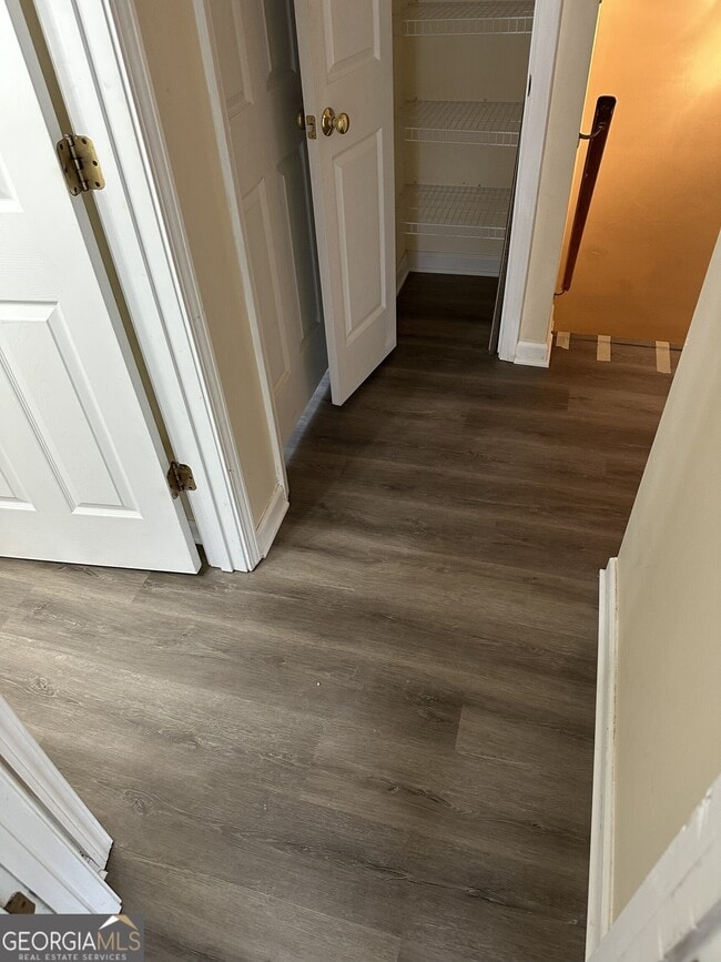 Building Photo - 515 Edgewater Way