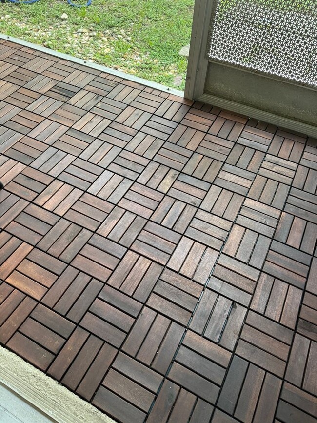 Building Photo - For Rent - Recently Remodeled 1/1 Condo - Great location in Kendall - $1,750