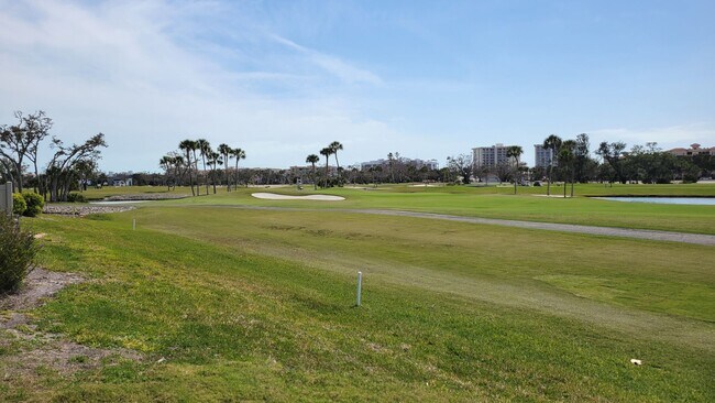 Building Photo - Seasonal/short term renovated 3/3 villa with golf course views on Longboat Key!
