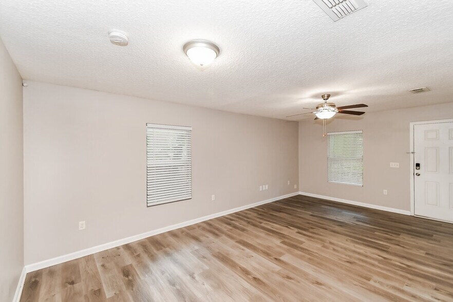 Building Photo - 2140 Thomas Ct