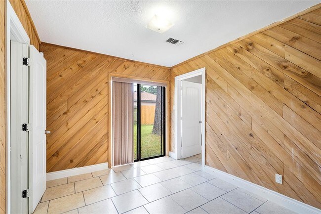 Building Photo - 4910 Honeysuckle Ln