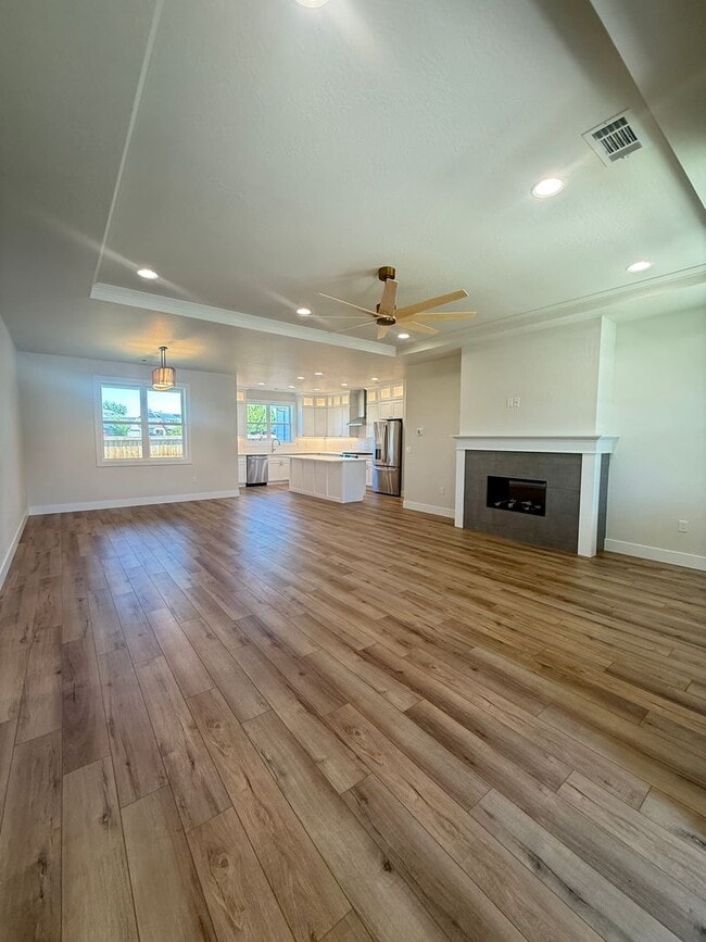 Building Photo - Beautiful New 3 Bed, 2 Bath Home in Northeast Medford