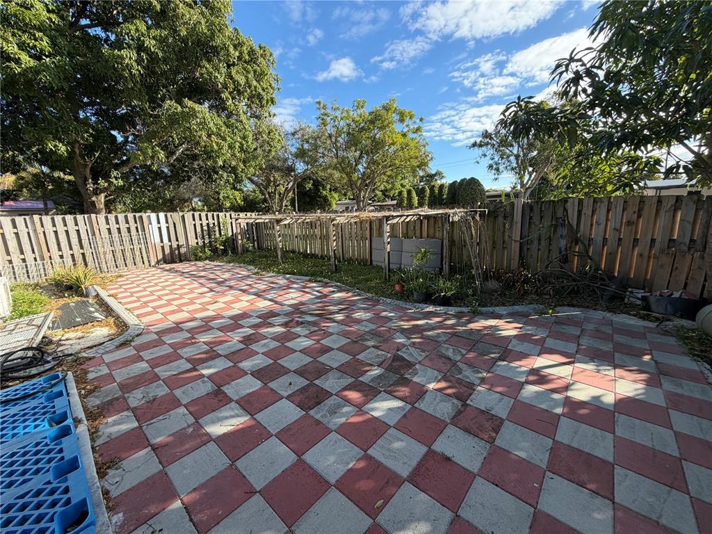 Building Photo - 4210 SW 10th St