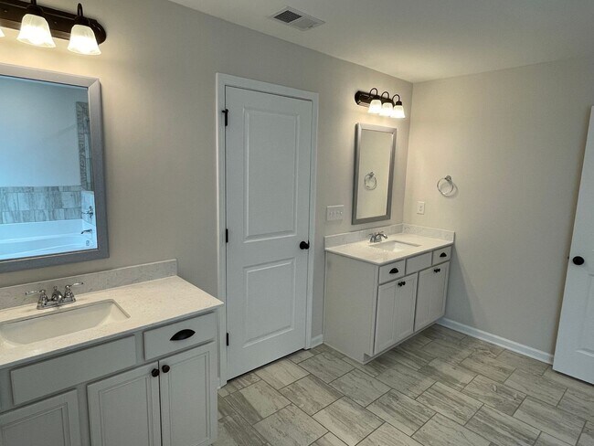 Building Photo - 222 Palisade Rdg