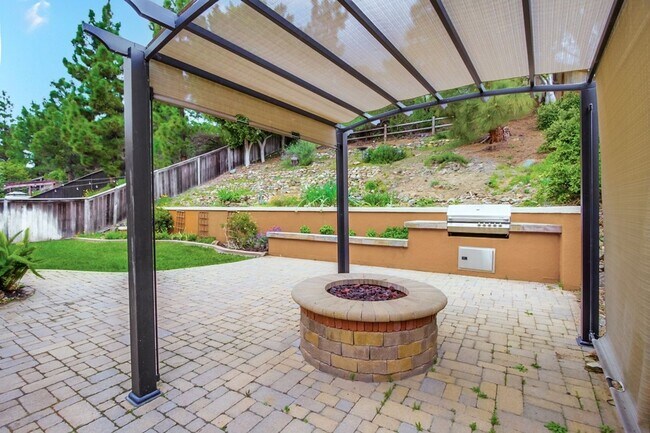Building Photo - 4 Bedroom Cul-de-Sac home in San Elijo Hills!
