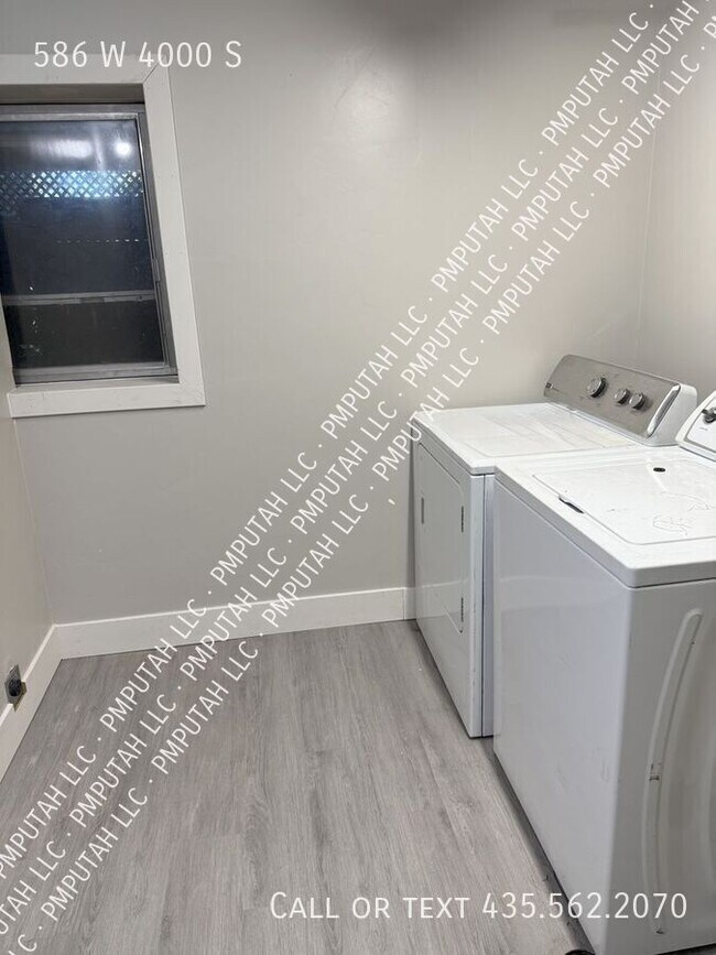 Building Photo - 586 4000 S