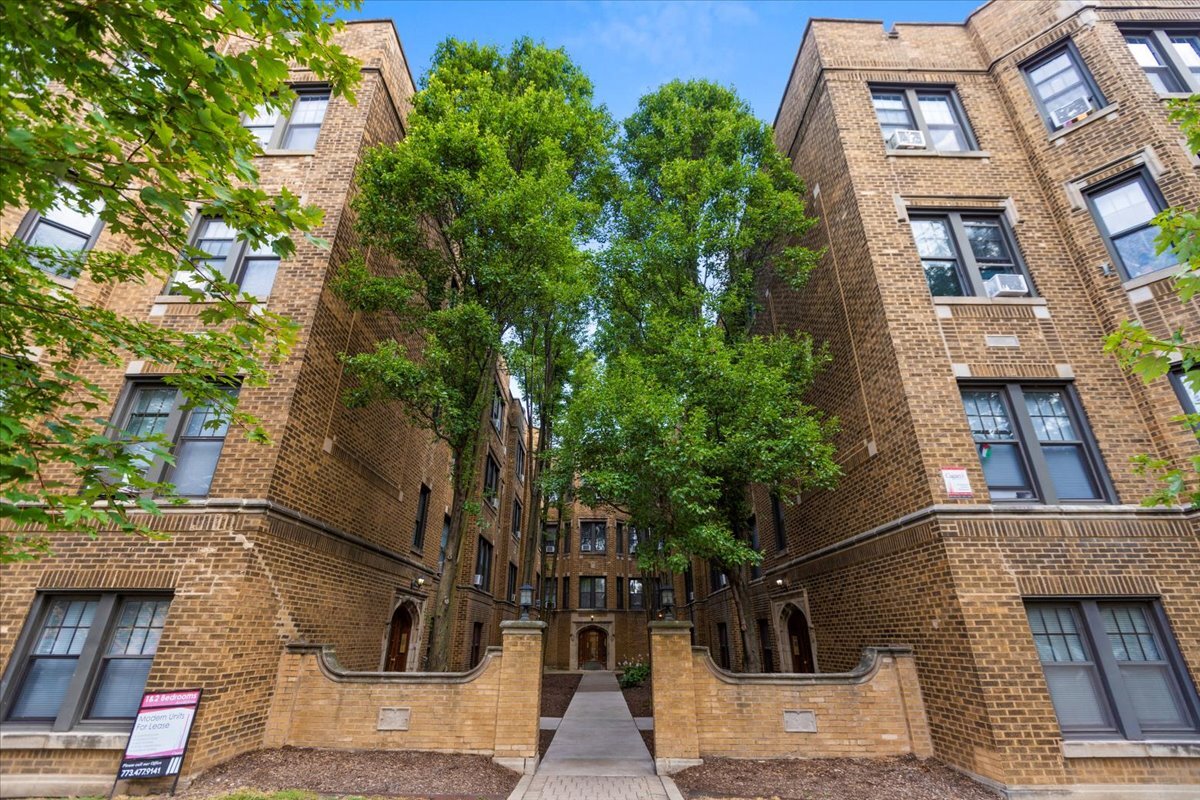 Building Photo - 2332 W Addison St