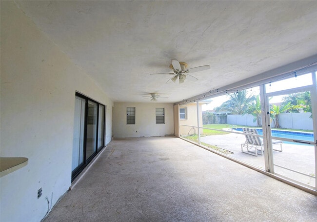 Building Photo - 7450 SW 15th St