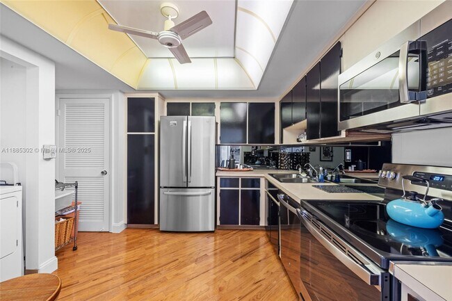 Building Photo - 2784 S Ocean Blvd
